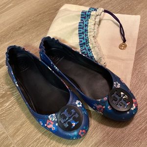 Tory Burch Minnie Travel Ballet Flats | Blue Pansy Bouquet
